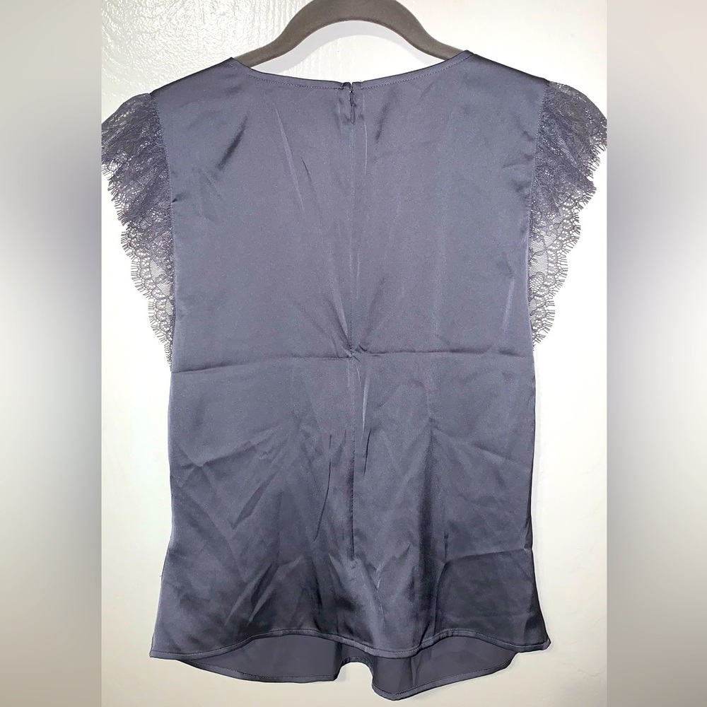 Cute blouse - Picture 2 of 5